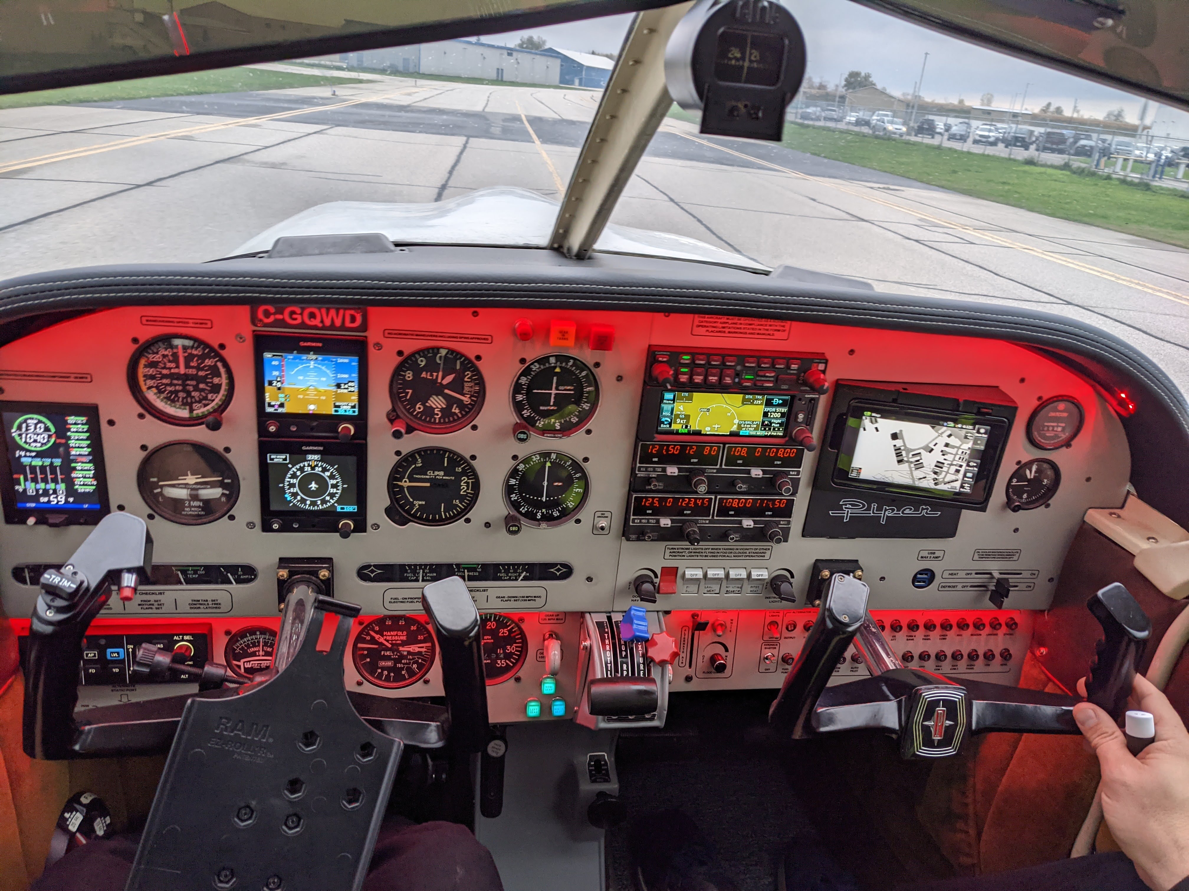 Piper PA-28R — Dual Garmin G5 upgrade